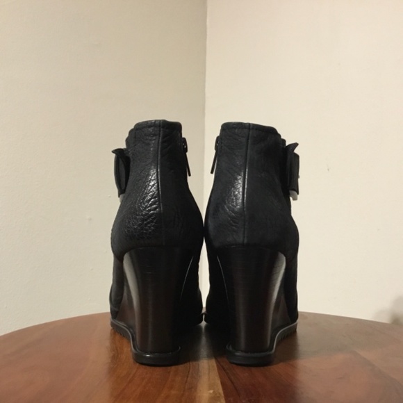 Kenneth Cole Black Leather Wedge Boot Size 8.5 R1 B - Picture 11 of 12